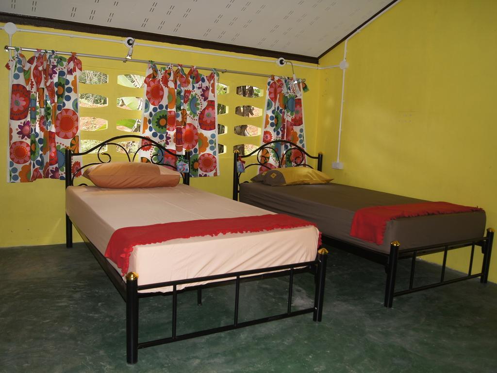 Dorm Des Fleurs Hostel Khao Lak Eksteriør bilde