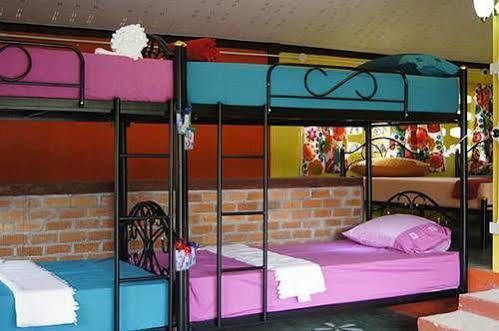 Dorm Des Fleurs Hostel Khao Lak Eksteriør bilde